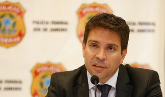 O deputado federal Alexandre Ramagem (PL-RJ) fugiu para os EUA antes do início do cumprimento da pena de 16 anos de prisão