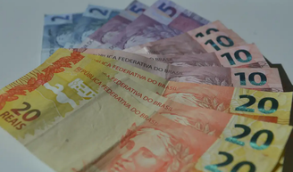 Mesmo com as desigualdades, o rendimento médio real de todos os trabalhos subiu para todos os grupos analisados pelo IBGE em 2024