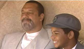 José Alceu (Guilherme Bernard) conta para Gumercindo (Antonio Fagundes) que é seu filho na novela Terra Nostra.