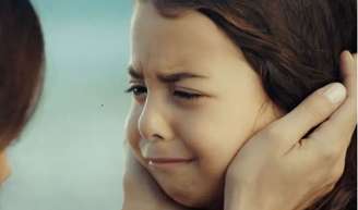 Melek denuncia Sule de negligência por abuso na novela turca 'Mãe, na Record.