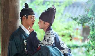 Doramas sobre identidades secretas: essas 7 séries da Netflix são viciantes.