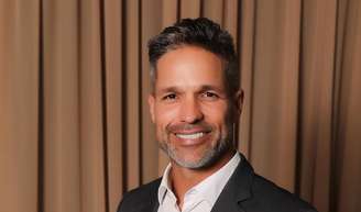 Dono de apartamento de R$ 12 milhões, Diego, ídolo do Flamengo, investe fortuna em novo imóvel de luxo em SC; prédio tem 165 m de altura e ticket médio de R$ 4 milhões.