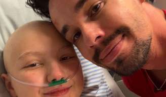 Marido de Isabel Veloso chora e revela presente ideal de aniversário, com mulher internada na UTI com sangramento no pulmão.