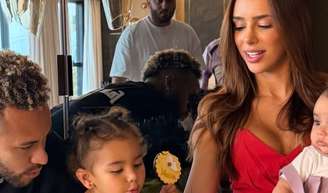 Bruna Biancardi faz festa de mesversário para Mel, filha caçula com Neymar, e publica fotos em família.