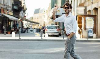 De acordo com a psicologia, acenar com a mão para agradecer aos carros ao atravessar a rua é característico dessas pessoas.