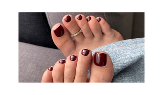 Estas dez ideias de pedicures vão te fazer fugir do óbvio no Natal 2025 e exibir pés impecáveis.