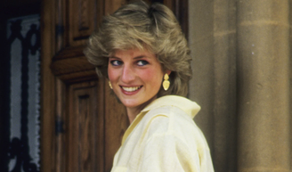 Os looks icônicos de verão da Princesa Diana nos anos 90 que você pode recriar neste fim de ano.