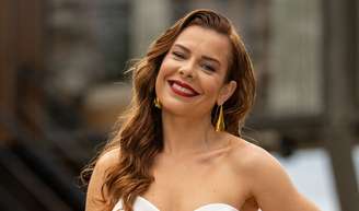 Aprendi com Fernanda Souza: esse bolo de cenoura sem leite e sem glúten cabe na dieta e fica maravilhoso.