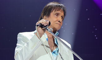 Roberto Carlos sofre acidente de carro em gravação de especial da TV Globo e vai parar no hospital. Saiba os primeiros detalhes.