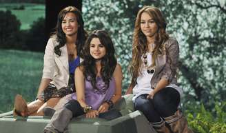 Demi Lovato, Selena Gomez e Miley Cyrus eram as estrelas mais famosas da Disney nos anos 2000.
