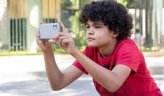 Psicologia explica que pessoa que fica com celular por 5 minutos pode ter ansiedade.