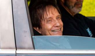 Roberto Carlos já recebeu alta do hospital após sofrer um acidente de carro.