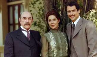 Raul Cortez morreu em 2026 após dura batalha contra câncer; o ator, ao lado de Ângela Vieira e Marcello Antony.