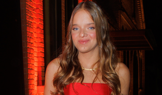 Rafaella Justus escolhe vestido de gala com saia ampla e tecido acetinado para evento; modelito está em promoção. Fotos!.