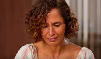 Ellen (Camila Pitanga) é personagem essencial no final da novela Dona de Mim.