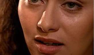 Paola sofre por ofensa de Janete em Terra Nostra.