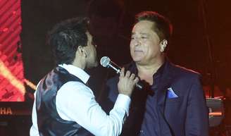 Amigo de Zezé Di Camargo, Leonardo dá opinião sincera e critica o sertanejo após polêmica com o SBT: 'Não era hora'.