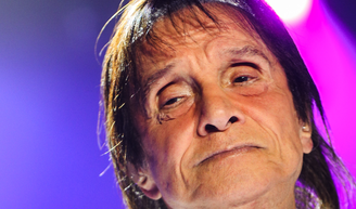 Não dirige de ré? Não faz shows no dia 13? Mitos e verdades sobre os efeitos do TOC na vida de Roberto Carlos.