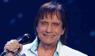 Há 24 anos, Roberto Carlos se envolveu em polêmica com a Globo ao gravar especial para outra TV.