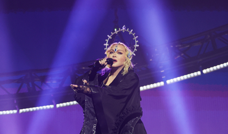 Dona de fortuna de 4,7 bilhões, Madonna ganhou prêmio na loteria que é 'troco de bala' para ela. Saiba o valor e o que ela fez com o dinheiro.