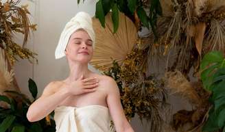 Já não jogo fora os frascos de Nescafé. É assim que os transformo em elegantes saboneteiras para o meu banheiro.