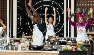 Quem saiu do 'MasterChef Celebridades'? Bolo de cenoura elimina participante querida e web reclama: 'Não entendi o critério'.