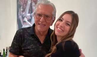 Quem é a neta de Carlos Alberto de Nóbrega diagnosticada com câncer de mama aos 24 anos?.