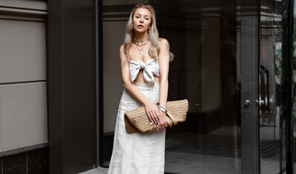 Alerta tendência para 2026: a saia midi da C&A que eleva qualquer look para o dia a dia no escritório e custa menos de R$ 220.