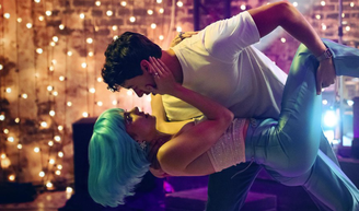 Tudo sobre 'De Férias com Você': o filme da Netflix para assistir HOJE se você ama adaptações de livros de romance.