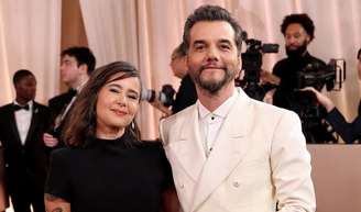 Quem é a esposa de Wagner Moura? Ator está junto com Sandra Delgado há mais de 20 anos e primeiro beijo aconteceu no Carnaval.