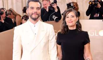 Wagner Moura chegou com a esposa, Sandra Delgado, ao Globo de Ouro neste domingo, 11 de janeiro de 2026.