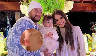 Amanda Kimberlly mostrou o dedinho de Helena, filha com Neymar, após um grave acidente doméstico.