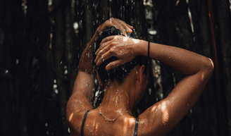 Se você toma banho à noite em vez de manhã, a Psicologia diz que você apresenta estas características.