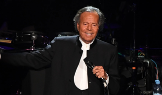Julio Iglesias quebra o silêncio e nega abuso sexual contra funcionárias: 'Nunca vivenciei tanta maldade'.