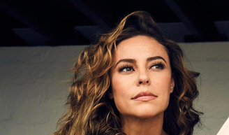 Antes de 'invasão' com buquês de rosas, Paolla Oliveira foi alvo de dois stalkers; um deles teve briga corporal com Diogo Nogueira.