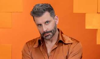 Estado de saúde de Henri Castelli: ator reaparece pela 1ª vez após crises convulsivas no 'BBB 26' e atualiza fãs. 'Assustado ainda'.