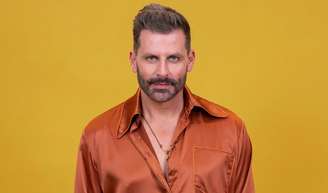 Fratura e dente perdido: fora do BBB 26, Henri Castelli quer indenização quase 8 vezes maior após agressão no pré-réveillon 2021.