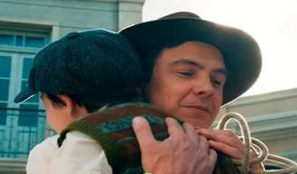 Candinho leva Samir para o sítio com a intenção de deixá-lo longe de Zulma na novela Êta Mundo Melhor.