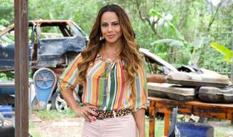 Viviane Araujo chega como Consuelo na novela Três Graças, na Globo.