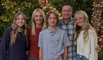 Uma vida marcada por tragédias: morre, de câncer no cérebro, a americana que perdeu 3 filhos em acidente e deu à luz trigêmeos 1 ano depois.