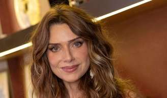 Batata-doce misturada no suco pela manhã: Letícia Spiller revela detalhe da dieta aos 52 anos.