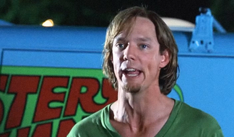 O tempo passou para o Salsicha? Veja como está hoje o ator de 'Scooby-Doo', sucesso na década de 2000, aos 56 anos.