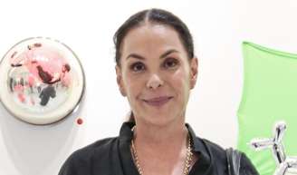 Botox natural é o segredo de skincare de Carolina Ferraz, aos 58 anos: 'Testa mexe menos'.