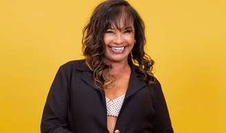 Antes e depois de Solange Couto em fotos: veja mudanças da atriz do BBB 26 ao longo dos anos.