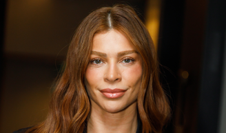 Alfaiataria all black, elegante e atemporal: Grazi Massafera dá pitada criativa a look clássico com detalhe quase imperceptível para lançar 'Dona Beja'.