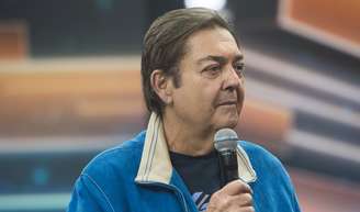 Faustão aparece em cadeira de rodas ao lado dos filhos com Luciana Cardoso, 6 meses após novos transplantes. Veja como está o apresentador.