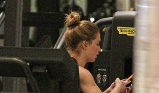 O que significa enviar muita figurinha no WhatsApp, segundo a psicologia.