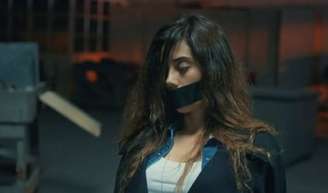 Novela Mãe, capítulo de 5 de fevereiro de 2026: sequestrada, Zeynep toma medida arriscada para se livrar de Cengiz.