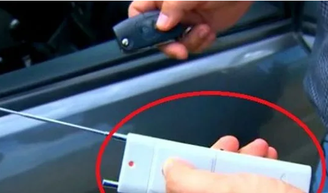 O Golpe do Chapolin tem se espalhado pelo Brasil e tem como alvo carros com sistemas de travamento automático