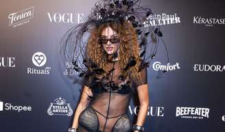 Gabriela Loran usa perfume de R$ 766 no Baile da Vogue 2026: 'Fala de força, sensualidade e confiança'.